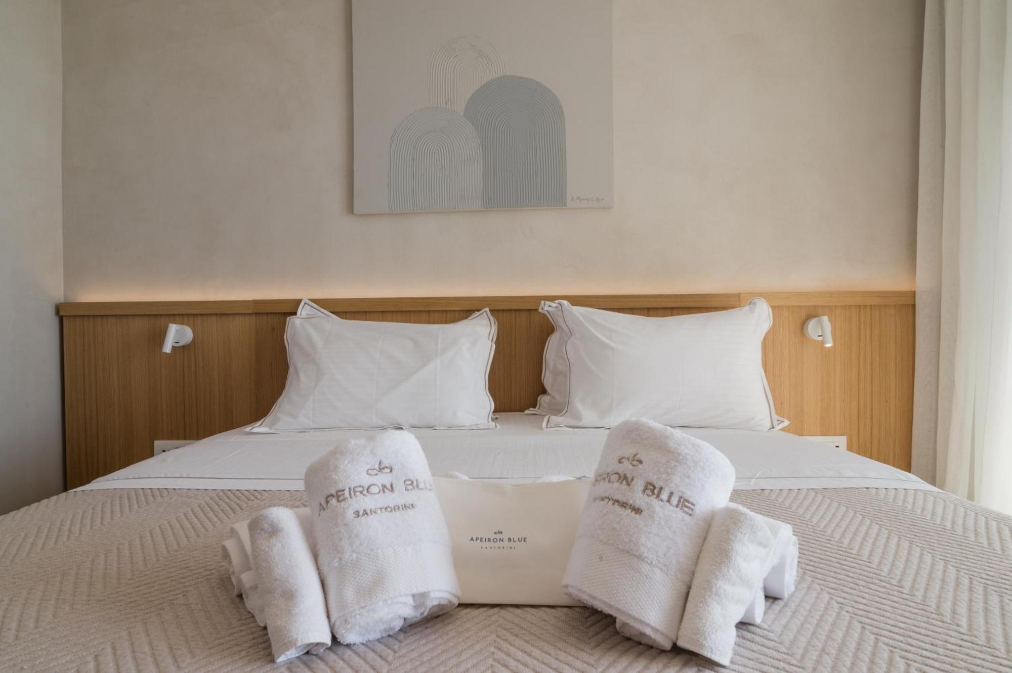 Apeiron Blue Santorini - Sustainable Adults Only 14 Plus Fira  Rum bild