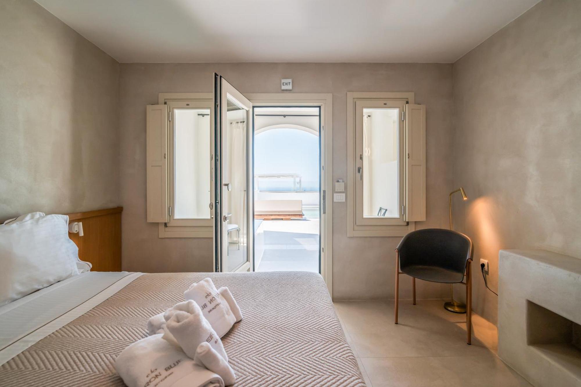 Apeiron Blue Santorini - Sustainable Adults Only 14 Plus Fira  Rum bild
